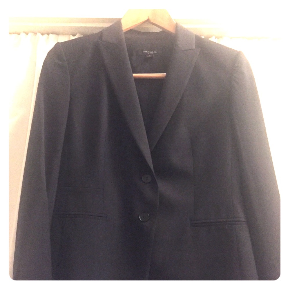 Navy Ann Taylor skit suit (2 pieces)